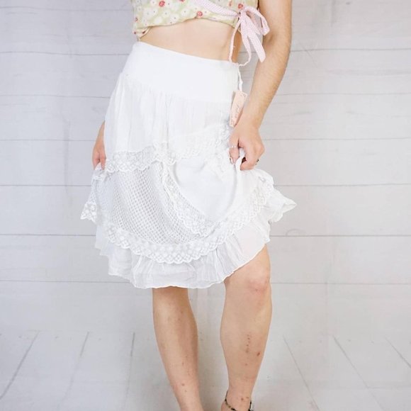 🍓FAIRYCORE WHITE LACE RUFFLE SKIRT🍓 - Picture 2 of 4